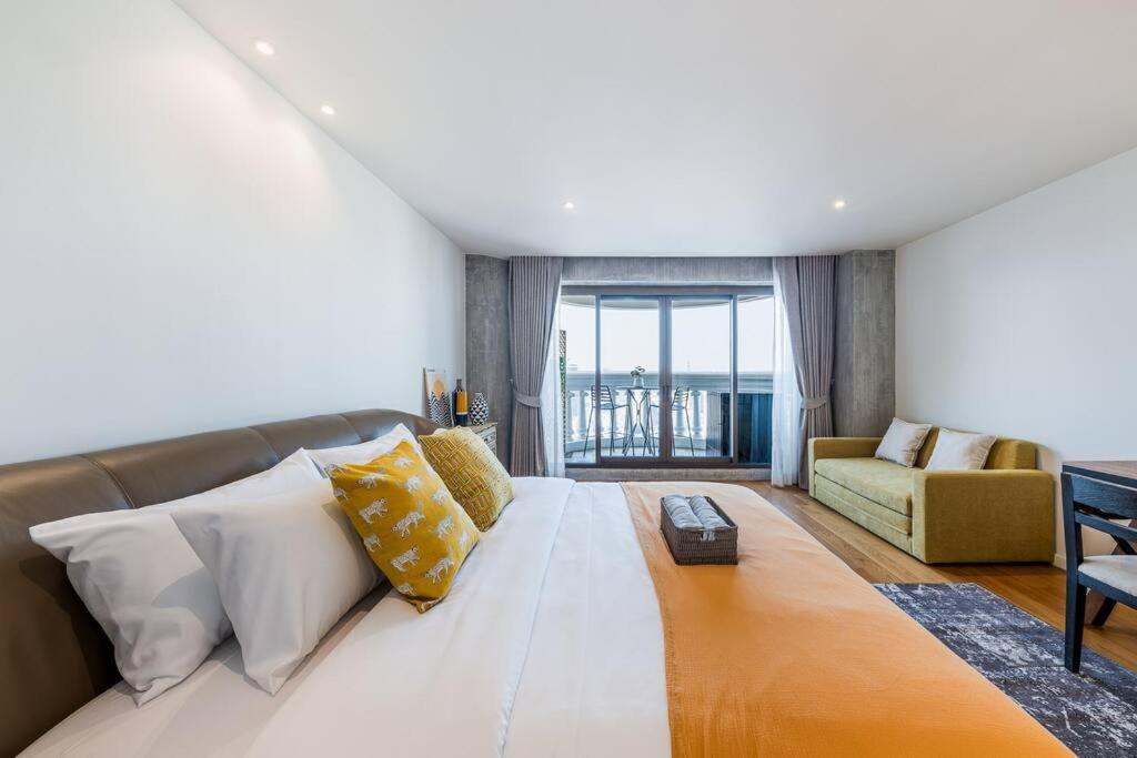 Iconic Skyline, Big Apartment, Great Location Apartment