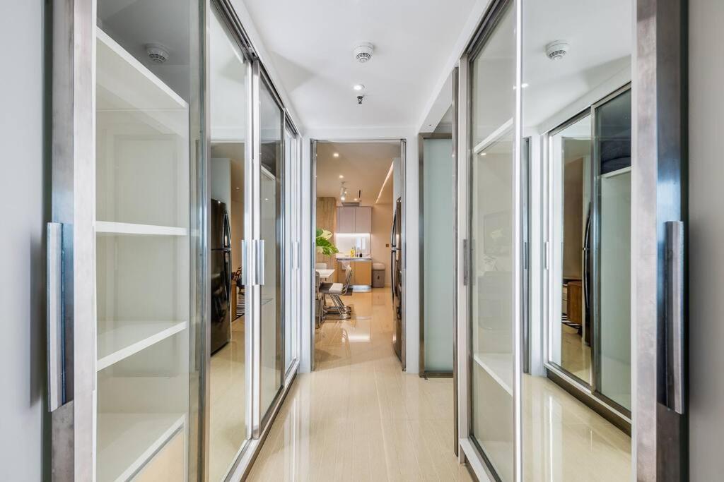 Apartment Iconic Skyline, Big Apartment, Great Location Bangkok