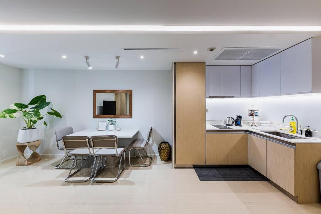 Iconic Skyline, Big Apartment, Great Location