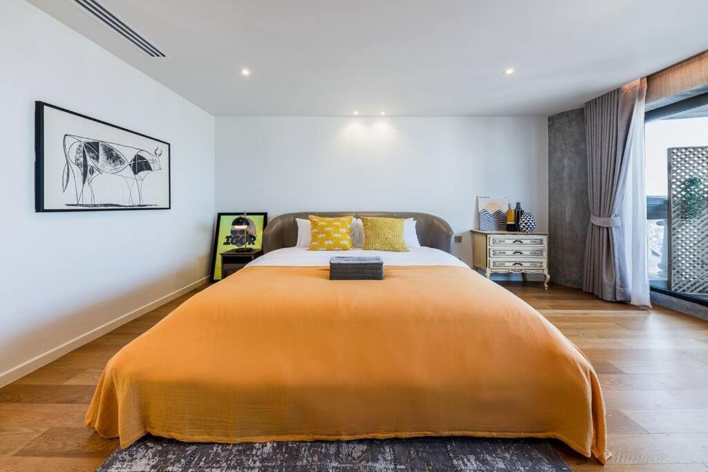 Apartment Iconic Skyline, Big Apartment, Great Location Bangkok